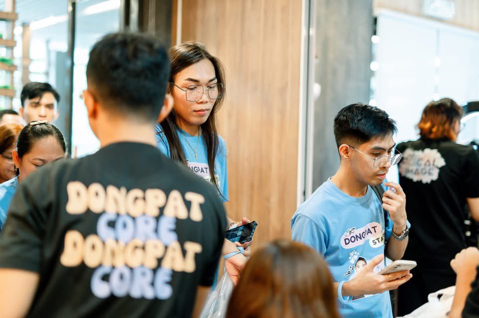 ricsondechavez's tweet photo. Nalaman mong iiwan ang cellphone HAHAHA 

#DongPatMeetandGreet
FIRSTfanMEET WithDONGPAT https://t.co/aKGz7Q8tG7