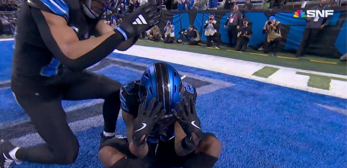 BleacherReport's tweet photo. MOOD IN DETROIT https://t.co/VAgRTEJEQG