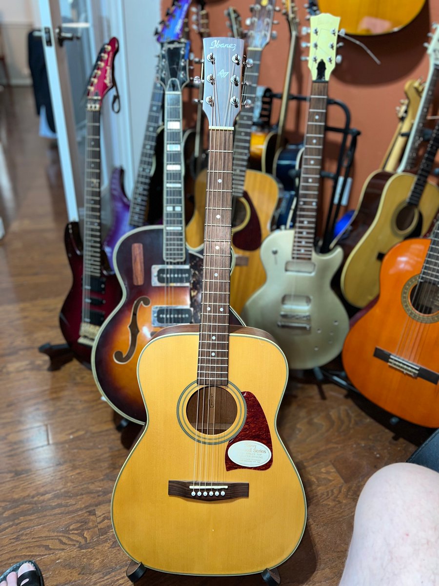 Inventory Alert  ⚡️ ⚡️ 
For Sale:  Ibanez Artwood Series - AC-10 - Natural Acoustic Guitar OOO - Solid Spruce Top - Free Ship  
Priced at 🔥  $275  !!

Details here: bit.ly/3N61UOr