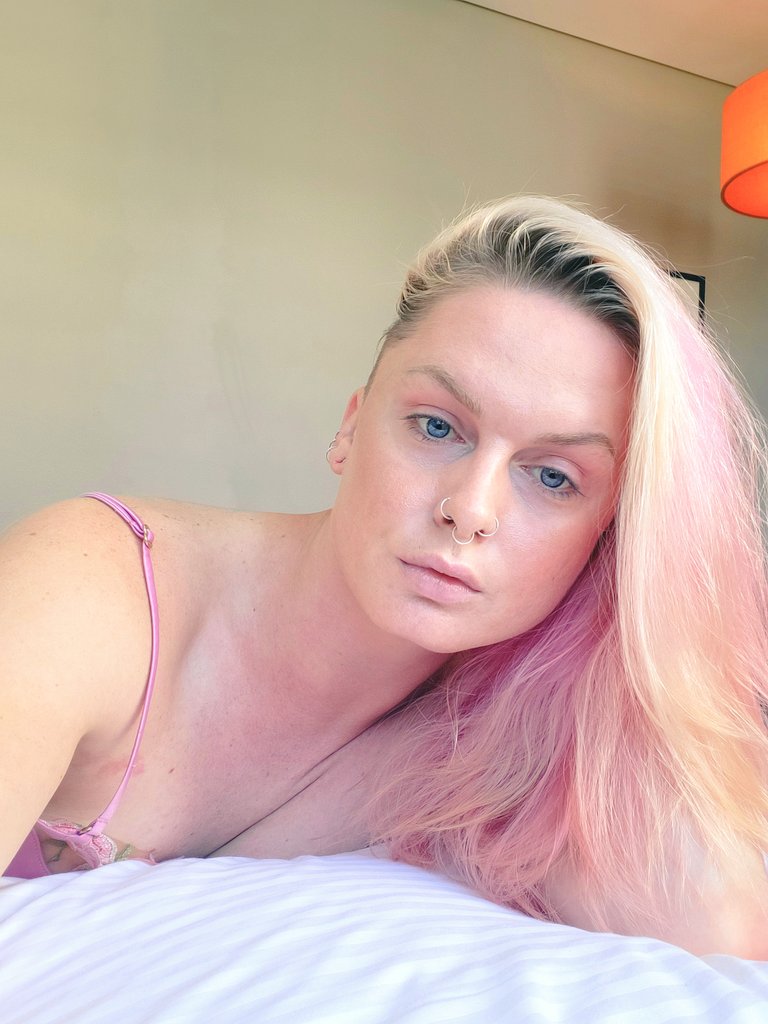 JessTsJohnson's tweet photo. Can't seem to pull myself out of bed. I'm not one to pull out when it feels this good 😜

#transwoman #ts #luxurylingerie #sexyts #lonely #medicalstudent #mtf #hung #natural #bigtits #preop #ecup #leakingprecum #wetpussy https://t.co/irLGeVTxlH