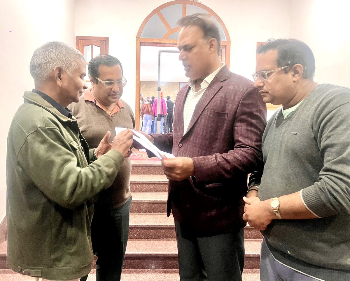 नियमितकरण को लेकर छत्तीसगढ़ कर्मचारी संघ के पदाधिकारी कल प्रदेश कार्यालय में भेंट कर नियमितकरण विषय पर माननीय प्रदेश अध्यक्ष <a href="/KiranDeoBJP/">Kiran Singh Deo</a> को ज्ञापन सौंपा! <a href="/ajayjamwalbjp/">Ajay Jamwal</a> <a href="/NitinNabin/">Nitin Nabin</a> <a href="/PawanSaiBJP/">Pawan Kumar Sai</a> <a href="/drramansingh/">Dr Raman Singh</a> <a href="/saurabhsinghcg/">Saurabh Singh</a>