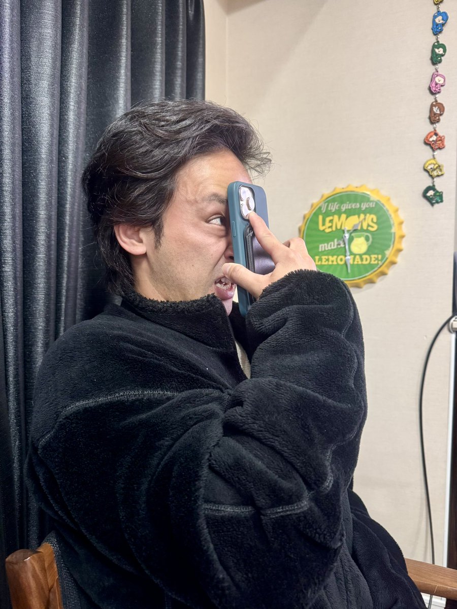 TO_RYOO's tweet photo. ネタ会議中メモ帳から必死にネタを探すとしみつ https://t.co/WXov76Mgox
