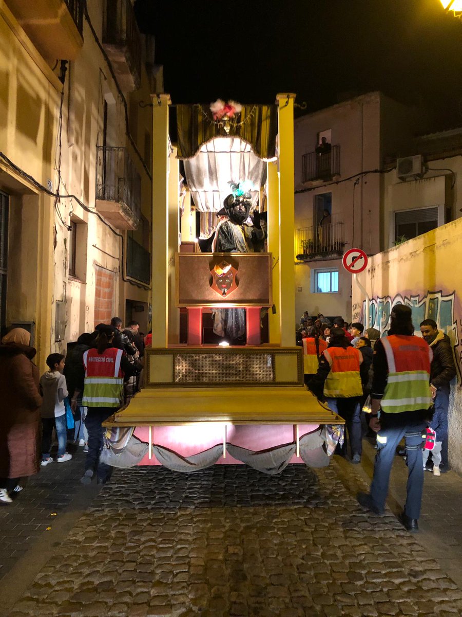 avpcvendrell's tweet photo. Hem treballat per garantir la seguretat durant la Cavalcada de Reis 2025 de @elvendrell_cat  #protecciocivil @emergenciescat https://t.co/bW4IkXHwdc