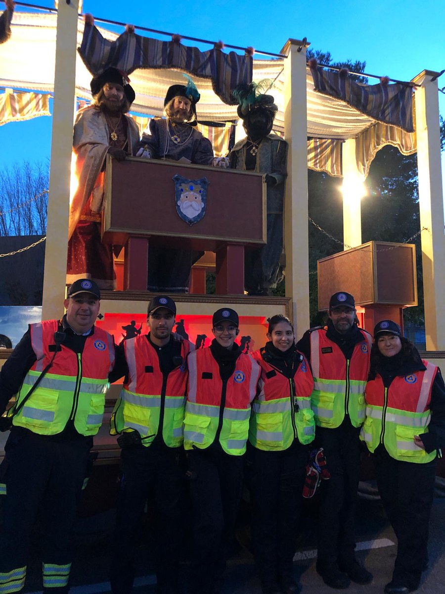 Prot_Civ_Vendr's tweet photo. Hem treballat per garantir la seguretat durant la Cavalcada de Reis 2025 de @elvendrell_cat #protecciocivil @emergenciescat https://t.co/gnRSB1ETq6