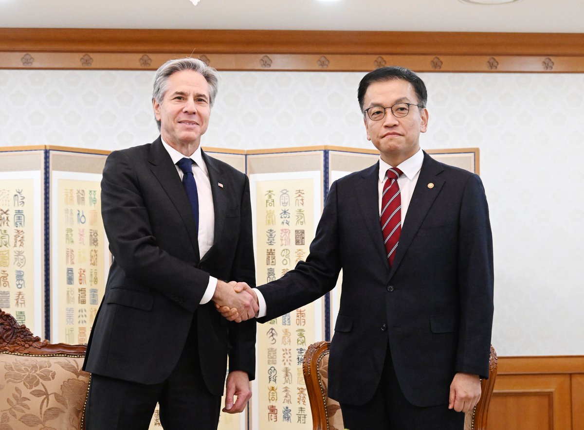 Today, I met with US Secretary of State Antony Blinken, and we agreed that the KORUS alliance and trilateral cooperation with Japan are more vital than ever. Looking forward to further progress on our alliance and partnership.