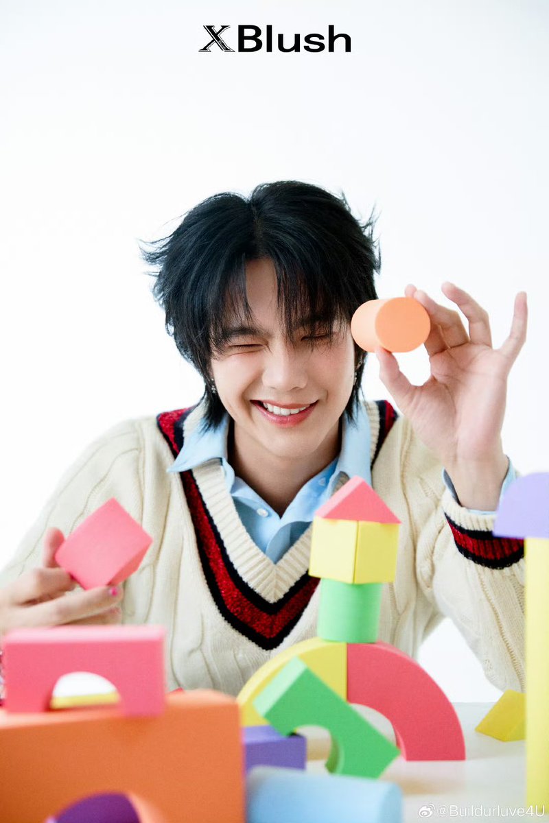 Weibo updated [06012025] 新的一年给大家的第一份礼物是和老朋友@XBlush_Magazine 一起准备的～
悄悄说🤫惊喜超多！不要着急，我们一个一个慢慢拆开吧😝喜欢的话大声告诉我哦！
2025也经常见面吧！！爱你们💙

🔗 weibo.com/7844840331/511…

#BuildJakapan <a href="/JakeB4rever/">BIU.</a> 
#Beyourluve
