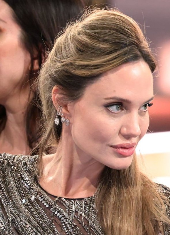 ANGELINA JOLIE (@angelinalolies1) / Posts / X