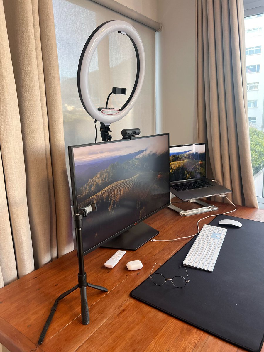 jasonadriaan's tweet image. The holiday is over! Time to tackle 2025. I’ve added some new tools and gear to help improve the quality of my videos in 2025.

Which tech and business topics would you like me to cover? Let me know in the comments

#NewYear #ContentCreation #TechAndBusiness