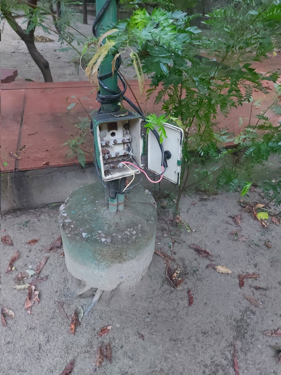 Rajiva2011's tweet photo. @CeoNoida @noida_authority
Death traps at Meghdutam Park sec50
 1. Open manhole with toilet liquid waste remains uncovered for almost a month 
2 .Electric junction boxes with open live wires . 
Maintenance pathetic.Need to engage  better contractor or better horticulture staff. https://t.co/4UybxqHYcC