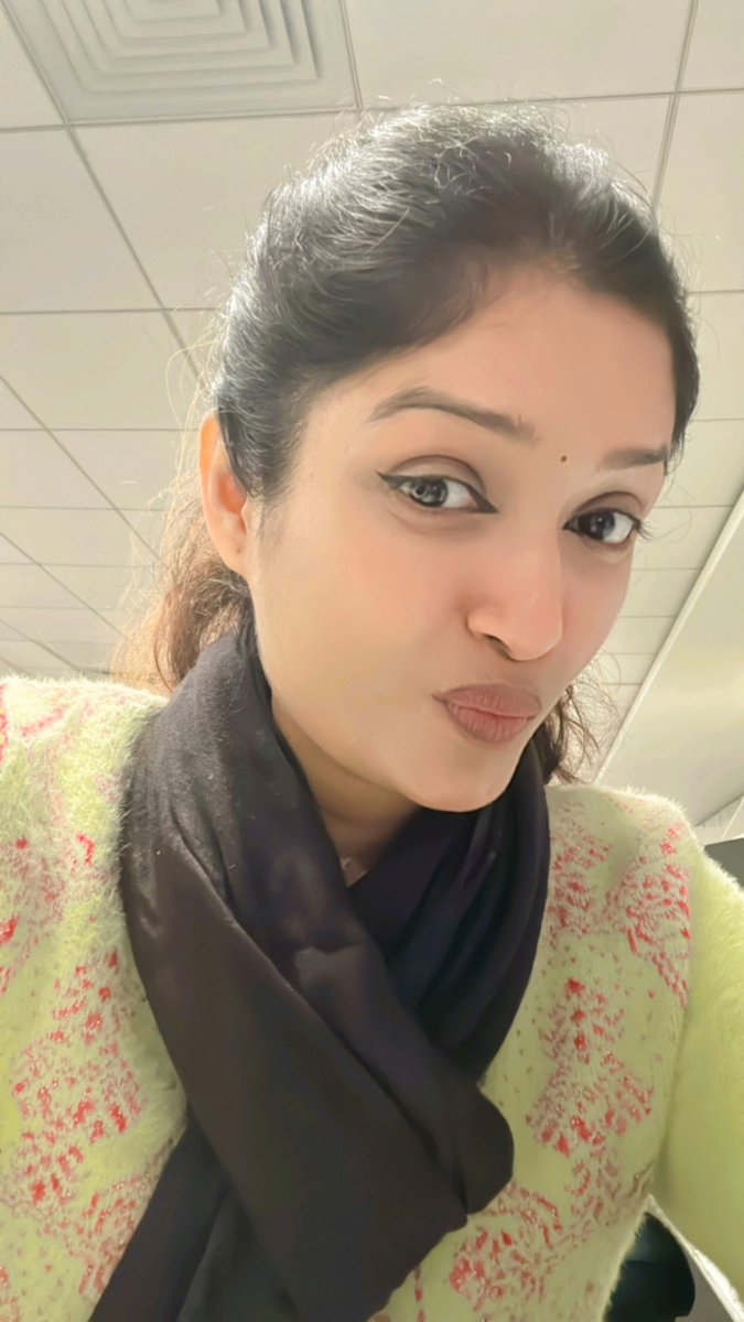 m_debs_hu's tweet photo. When no one is in ofc so early 🙂 https://t.co/p3IQ62tgPg