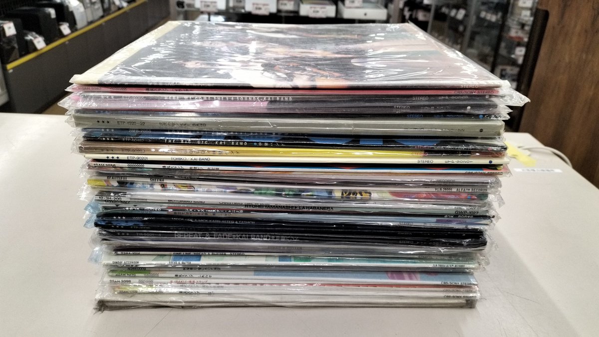 こんにちは。
ハードオフ市川大野店です。
本日レコード大量入荷しました。
定番曲からマイナー曲まで幅広く取り扱いをしております！
貴方だけの宝物見つかるかもしれません！！
気になる方是非ハードオフ市川大野店までお越しくださいませ！
#ハードオフ　#市川市 #大野店