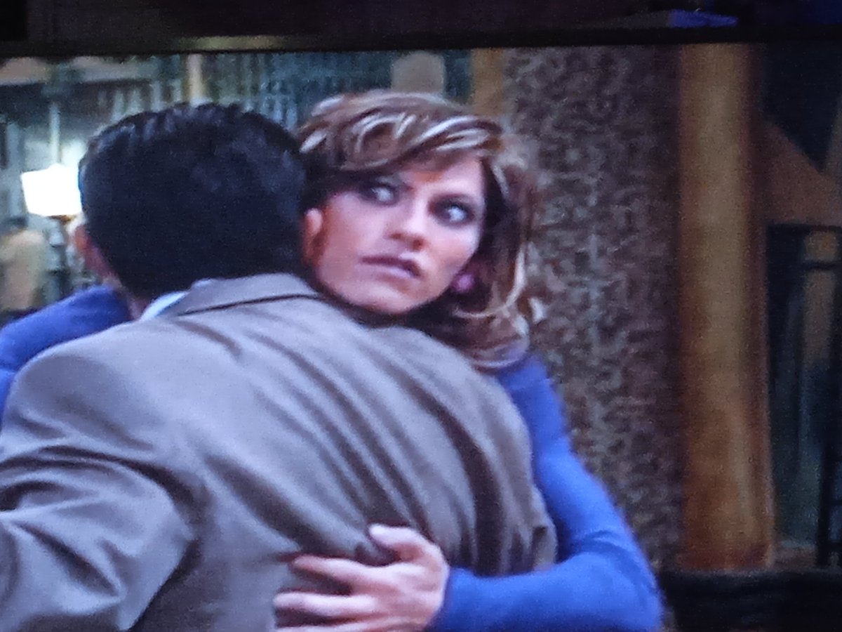 protozzoo's tweet photo. yo juraba que esta serie estaba sobrevalorada.
Pues nada, he empezado a verla, es la 1:00am y aquí sigo.
#aida #GHDuo5E #Luisma https://t.co/ogJnzm52fE
