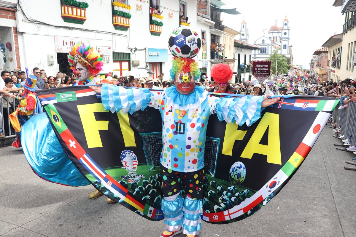 tapascoyatc's tweet photo. Desfile Cuadrillas #CarnavalDeRiosucio 2025 https://t.co/FTZIJOpDIR