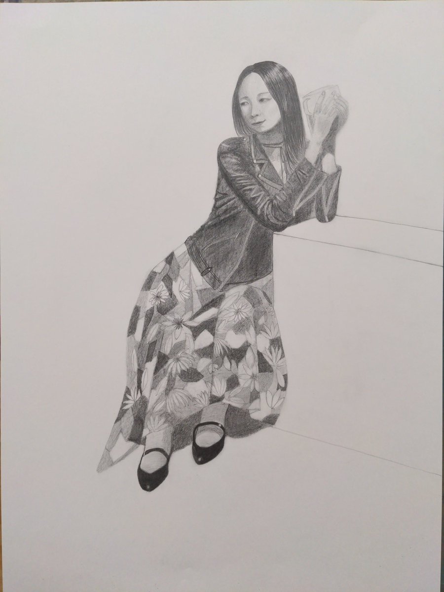 edit_create3's tweet image. 人物デッサンを再開しました
コロナ禍で教室が一時休業して、仕事も忙しくなって、そのまま通うのをやめていました
1回3時間で、全4回で1枚描きあげました