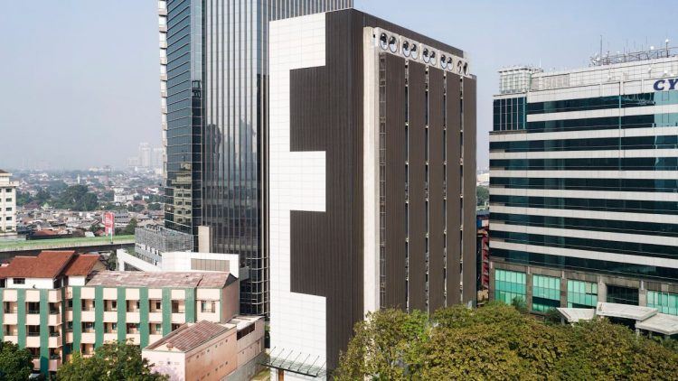 italysingapore's tweet image. Singapore’s Digital Edge raises $1.6b for cloud expansion dlvr.it/THBTWp #Investments #News #data_center #digital_edge #Singapore