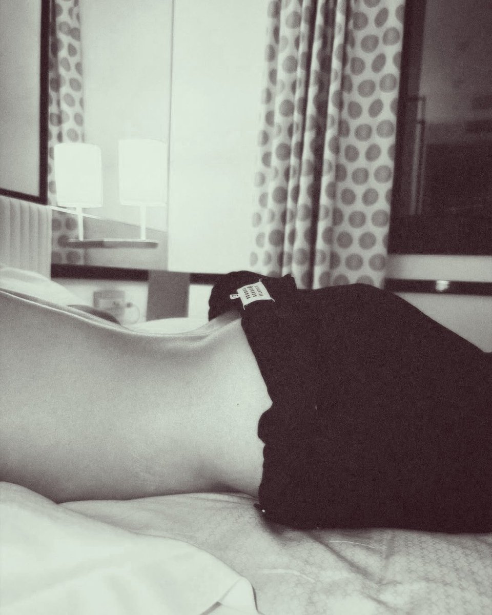 BKEEPlNG0D's tweet photo. ㅤㅤ
ㅤㅤ𝑨𝒉, 𝒅𝒐𝒏'𝒕 𝒓𝒆𝒂𝒍𝒍𝒚 𝒌𝒏𝒐𝒘 𝒘𝒉𝒂𝒕 𝑰'𝒎 𝒅𝒐𝒊𝒏𝒈.
ㅤㅤ https://t.co/lfiRl1FEmn