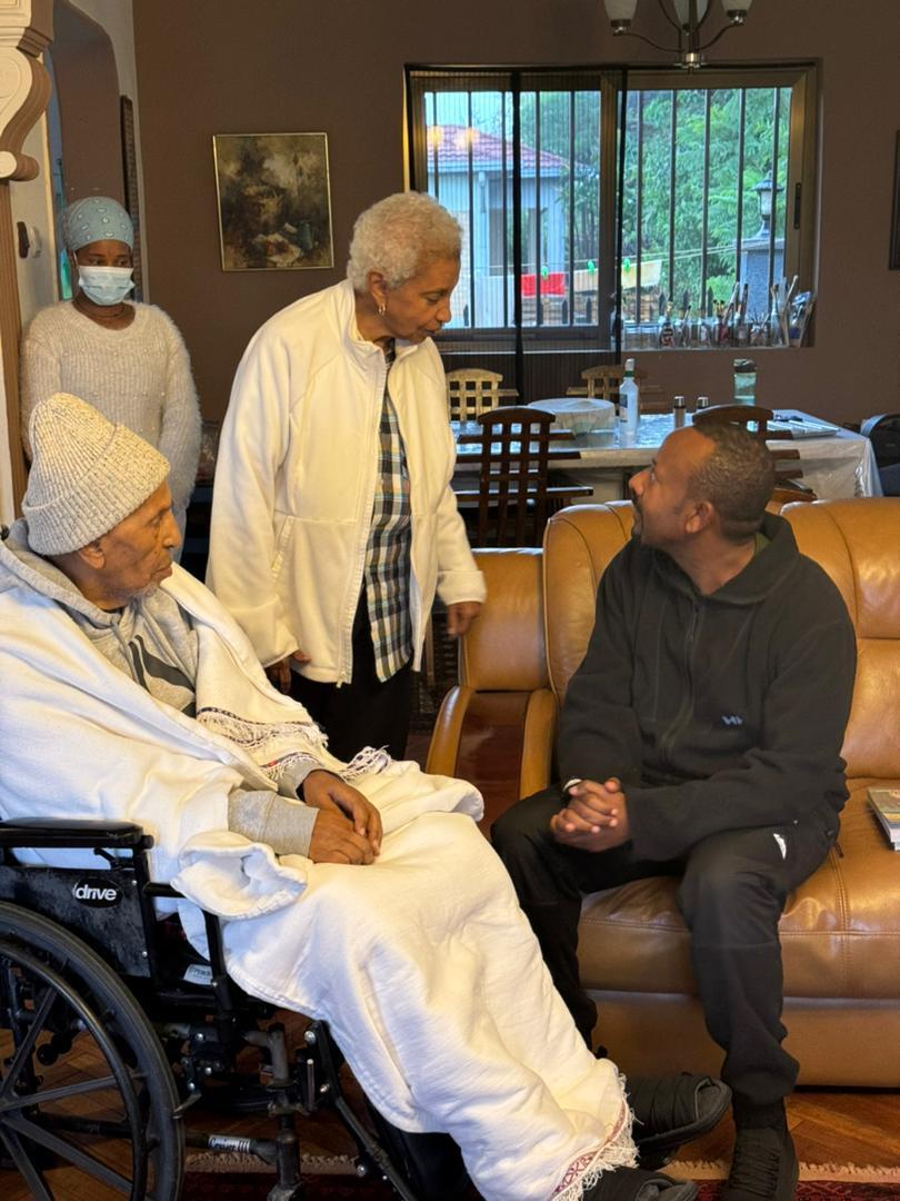 AbiyAhmedAli's tweet photo. አቶ ቡልቻ ደመቅሳ በማረፋቸው የተሰማኝን ኀዘን እገልጻለሁ። 

በሚችሉት ሁሉ ሀገራቸውንና አፍሪካን ያገለገሉ፣ በአቋማቸው ጽኑ፣ ሕዝቦችን ለማቀራረብ የተጉ፣ እውነት ነው ብለው ያመኑትን የትምና መቼም የሚናገሩ ነበሩ። 
እንዲህ ዓይነት ብርቱ ሽማግሌዎችን ማጣት ጉዳቱ ለሀገር ነው። ፈጣሪ ነፍሳቸውን ይቀበላት።