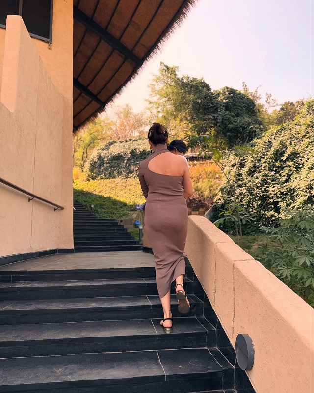 Onlinetadka's tweet image. मुंबई नहीं गांव की मिट्टी में रुबीना कर रही है जुड़वा बच्चों की परवरिश, जीवा-एधा ने मम्मी-पापा संग वेलनेस सेंटर में गुजारा दिन
 #RubinaDilaik #AbhinavShukla #Jeeva #Edhaa #TelevisionNews