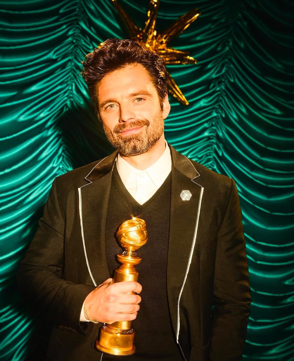 📸 Portraits of Sebastian Stan with his first Golden Globe.