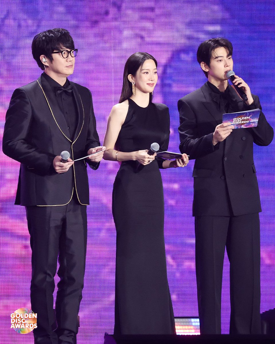 _GoldenDisc's tweet photo. 제39회 골든디스크어워즈 MC 포토
The 39th #GDA MC’s Photo

#성시경 #SungSiKyung 
#차은우 #ChaEunWoo 
#문가영 #MunKaYoung 

#2025GDA #골든디스크어워즈 #GoldenDiscAwards #골든디스크 #GoldenDisc https://t.co/8QYwqdsMcn