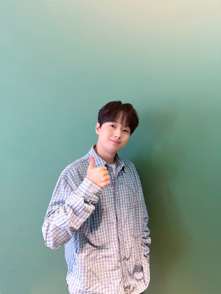 📸 찬또그래퍼 📸

찬원 충전이 필요하신 분들
모두 모여주세요!🙌🏻

월요일의 비타민 멜빵또가
&lt;톡파원 25시&gt;로 찾아가니까요😉

오늘도 오후 8시 50분
JTBC에서 함께해요~🥰

#이찬원 #LeeChanWon
#톡파원25시
#티엔엔터테인먼트
