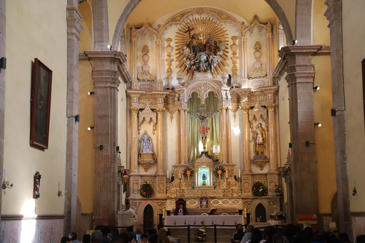ZacatecasSectur's tweet photo. 🌟 ¡Conoce el Santuario del Santo Niño de Atocha en Plateros! 🌟 Este tesoro de Fresnillo es uno de los centros turísticos religiosos más destacados de México y forma parte del Patrimonio Cultural de la Humanidad por la UNESCO. 🏛️✨ 

#ZacatecasDeslumbrante
#AñodelBienestar https://t.co/JBeyemf66N