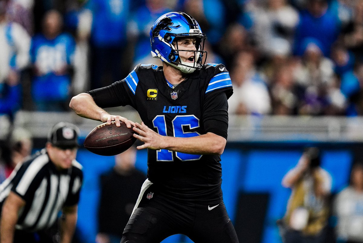 LionsPR's tweet photo. .@Lions QB @JaredGoff16 produced his 9th game of the season with a completion percentage of 75.0%, passing Tom Brady (8 in 2007) for the most in a season in @NFL history.

#OnePride https://t.co/KoGnMbYGwi