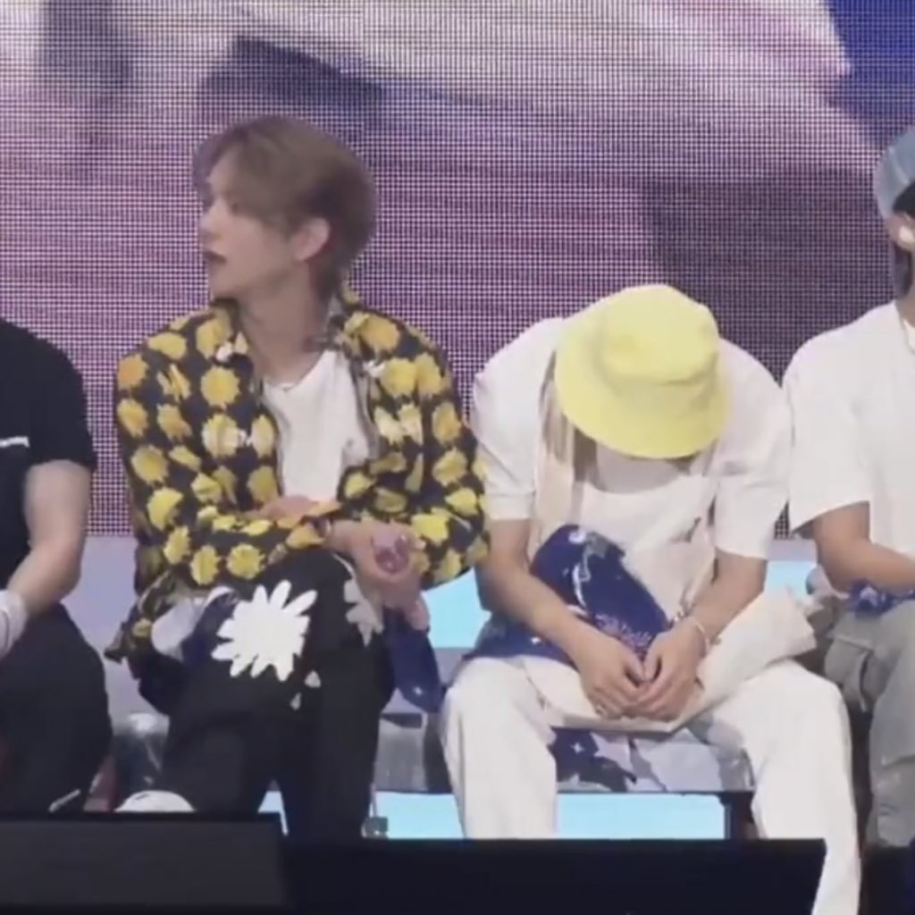 cupofjihan's tweet photo. the way jeonghan’s battery went down so fast 🪫 the moment shua stopped giving him attention ijbol!!! 💛🤣 https://t.co/27QtPELGrD
