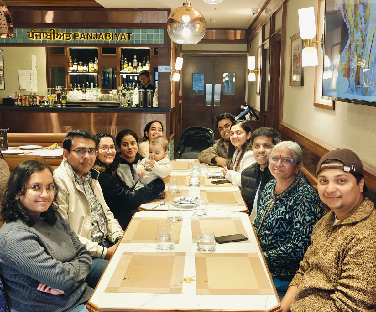 sangee_felix's tweet image. New year, renewed motivation, and shared aspirations—kicking off 2025 with our amazing lab and PI!
#BhavanaPrasherLab #NewYear2025
@BRPrasher
@Ritu__Chauhan
@Dayaxy89 
@deep_punera 
@IGIBSocial