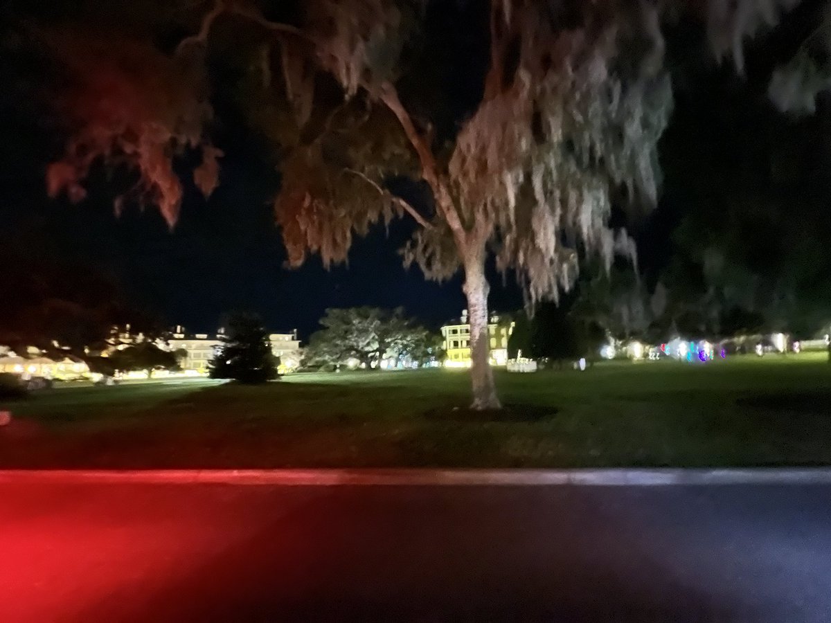 #HollyJollyJekyll 11:45pm January 5 Historic District dark yet again😢 Beyond disappointing. This is at least the third time we’ve found these lights out before midnight.