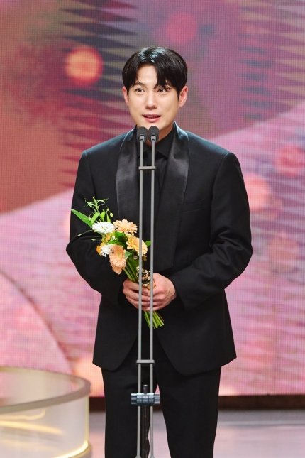 JUNYOUNG_LOVE's tweet photo. #2024MBC연기대상 #일일드라마부문
#남자최우수상 #서준영 #용감무쌍용수정 https://t.co/BnAB6JAYcQ
