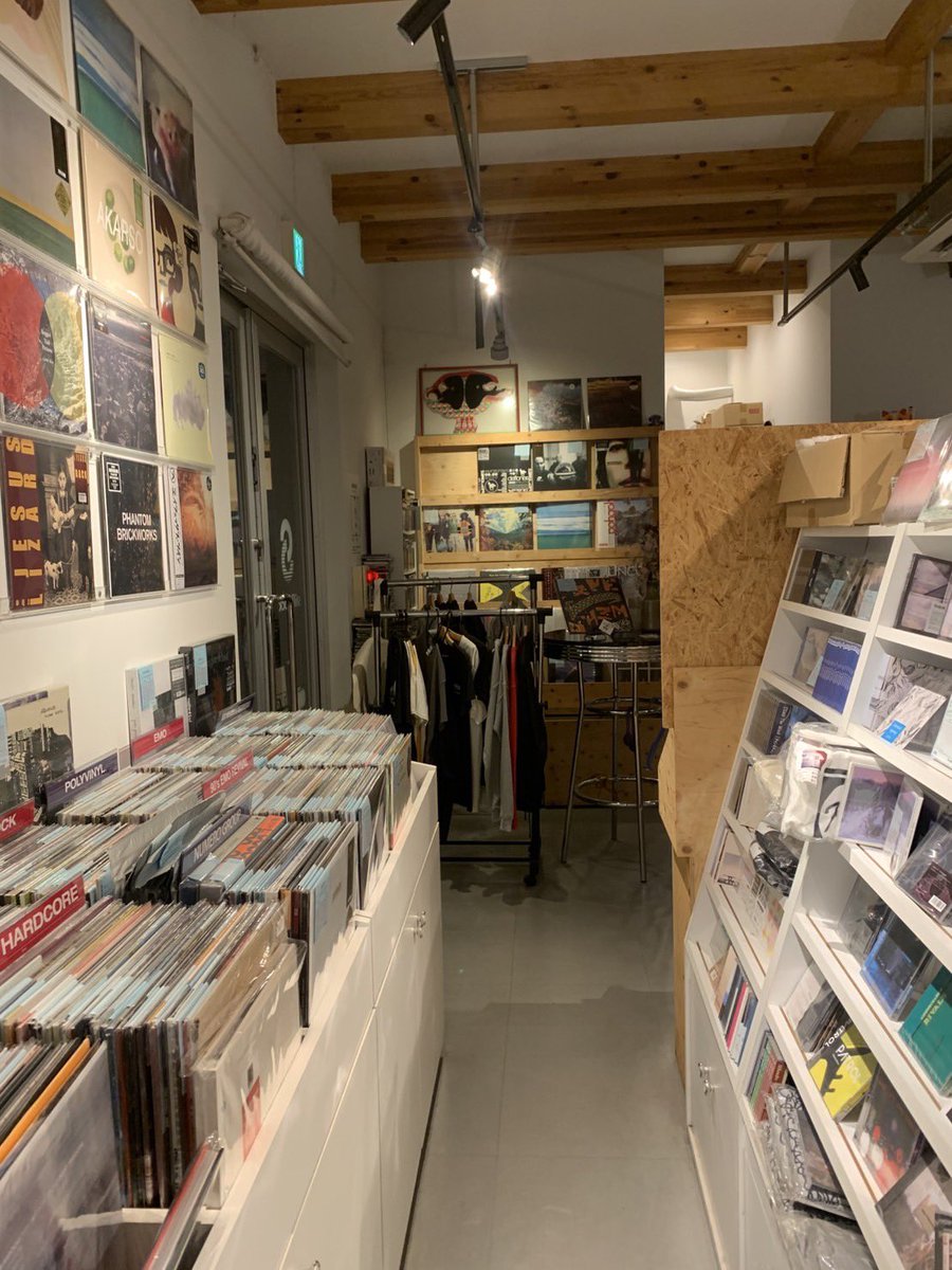 akiramouse's tweet photo. 名古屋にて唯一mouse on the keysの midnight CDを取り扱いしてくれているレコード店stiffslackさんにご挨拶に行って来ました。新川くんありがとう！名古屋近辺の方ぜひ手に取ってください。 https://t.co/rfic66FUK8