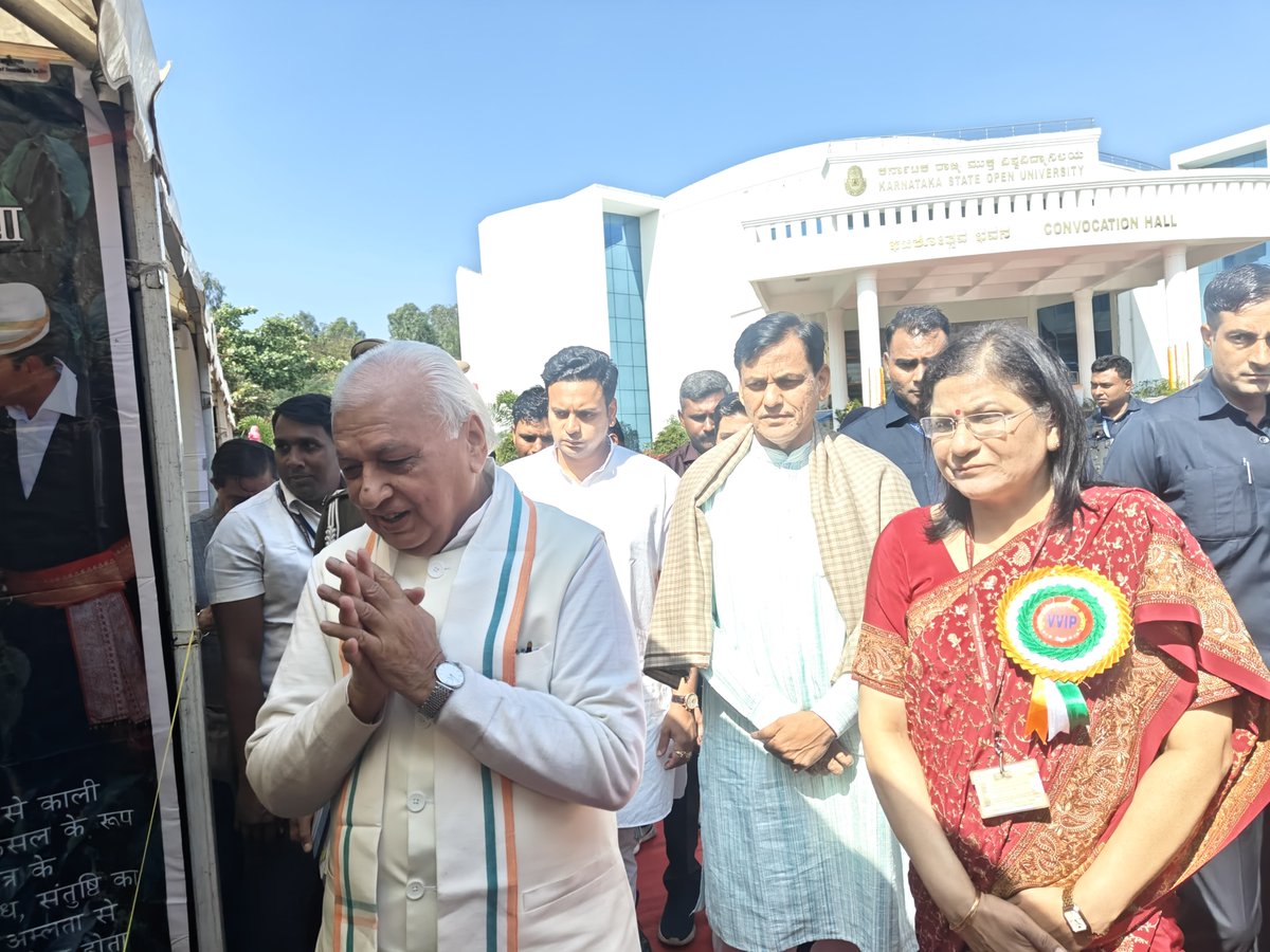 silkmarkindia's tweet photo. Proud Moment for SMOI Bangalore 🌟
SMOI participated in the Joint Regional Official Language Conference in Mysuru on 4th Jan 2025, graced by Hon’ble Governor Shri Arif Mohammad Khan & esteemed Guests.
#SilkMark #SMOI #MysuruEvent #silksarees #silkmarkcertified #SilkMark https://t.co/EdLesdyKGt