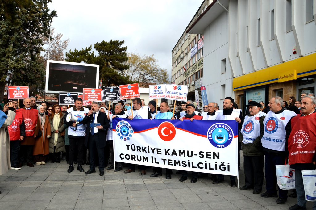 Kamu_Sen's tweet photo. 📢 Ek Zamsız Refah Olmaz
📢Bu zamla karın doymaz

Tüm Türkiye'de eş zamanlı olarak ek zam ve refah payı talebimiz için ses yükselttik. 

📍Giresun
📍Kastamonu 
📍Osmaniye
📍Çorum https://t.co/KQGKt3mqNC