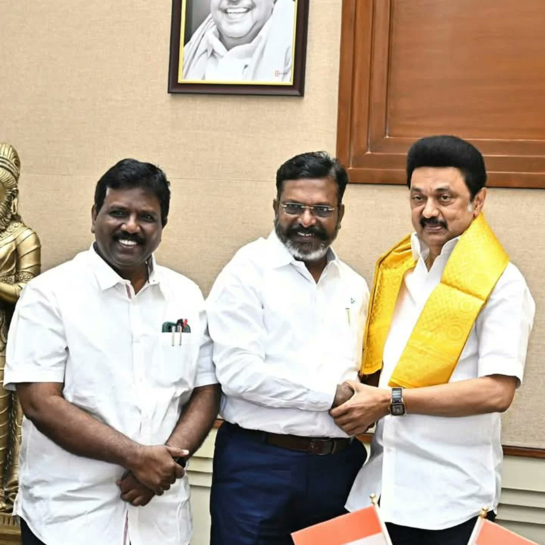 vck_dinesh's tweet image. விசிகபொதுச்செயலாளர்,நாடாளுமன்ற உறுப்பினர் து.ரவிக்குமார் அவர்களுக்கு, 2024-ஆம் ஆண்டிற்கான தமிழ்நாடு அரசின் அம்பேத்கர்விருதுஅறிவிக்கப்பட்டமைக்காக, CM M. K. Stalin அவர்களை தலைவர் எழுச்சித் தமிழர் Thol.Thirumavalavan அவர்களுடன் சந்தித்து நன்றி  
 தெரிவித்தபோது #விசிக #VCK Ravi Kumar