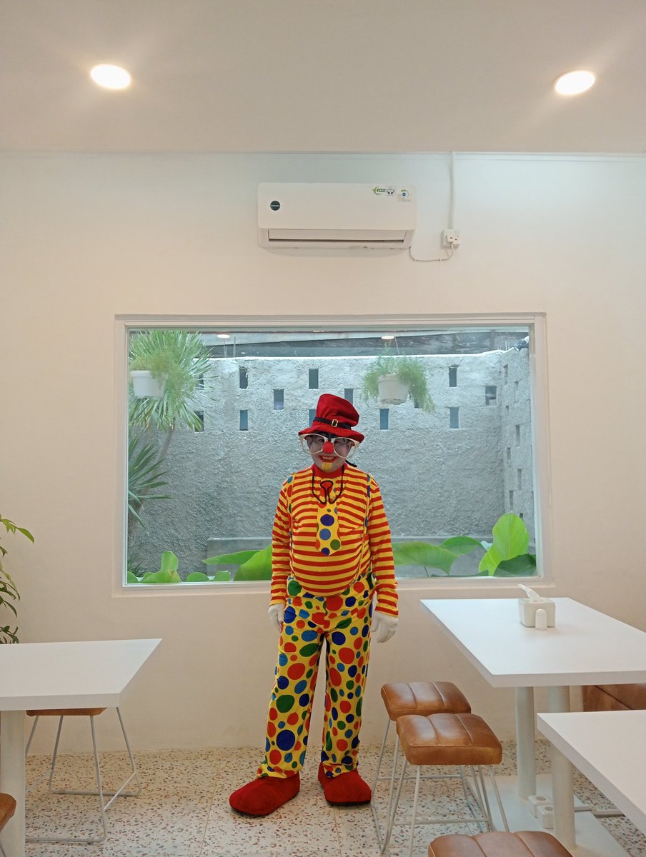 BadutHarno's tweet image. Anda berminat dengan : BADUT, SULAP,.MC, DLL. Hp.wa. 081315455443, 081315715338. YUK...KITA RAYAKAN PESTA ULANG TAHUN, PESTA MALAM TAHUN BARU, PESTA KHITANAN, DLL. Jl. Darma Putra 7, RT 009/07, No. 11, Kebayoran Lama Sel. Jak-Sel.