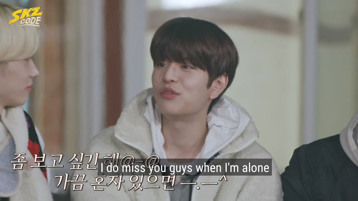 thrccracha's tweet photo. stray kids and their separation anxiety 😭😭 https://t.co/lbFttGbE3l