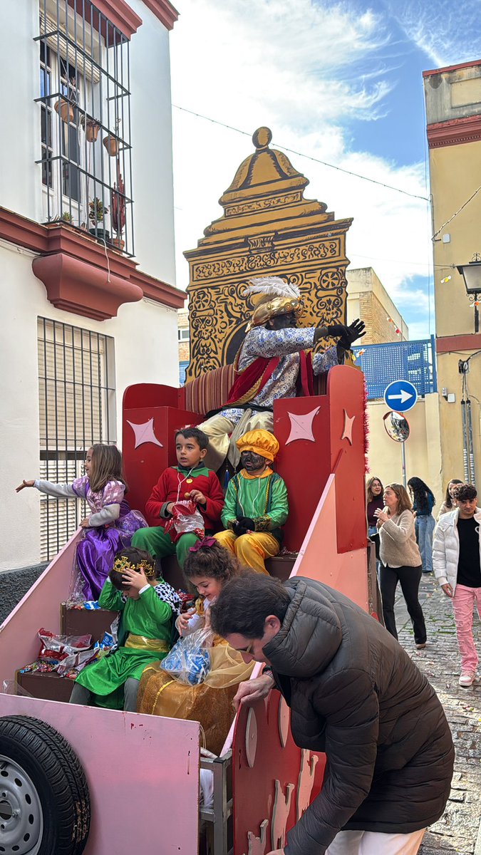 Con <a href="/DtoNervion/">Distrito Nervión (Sevilla)</a> Y todos los colaboradores del barrio