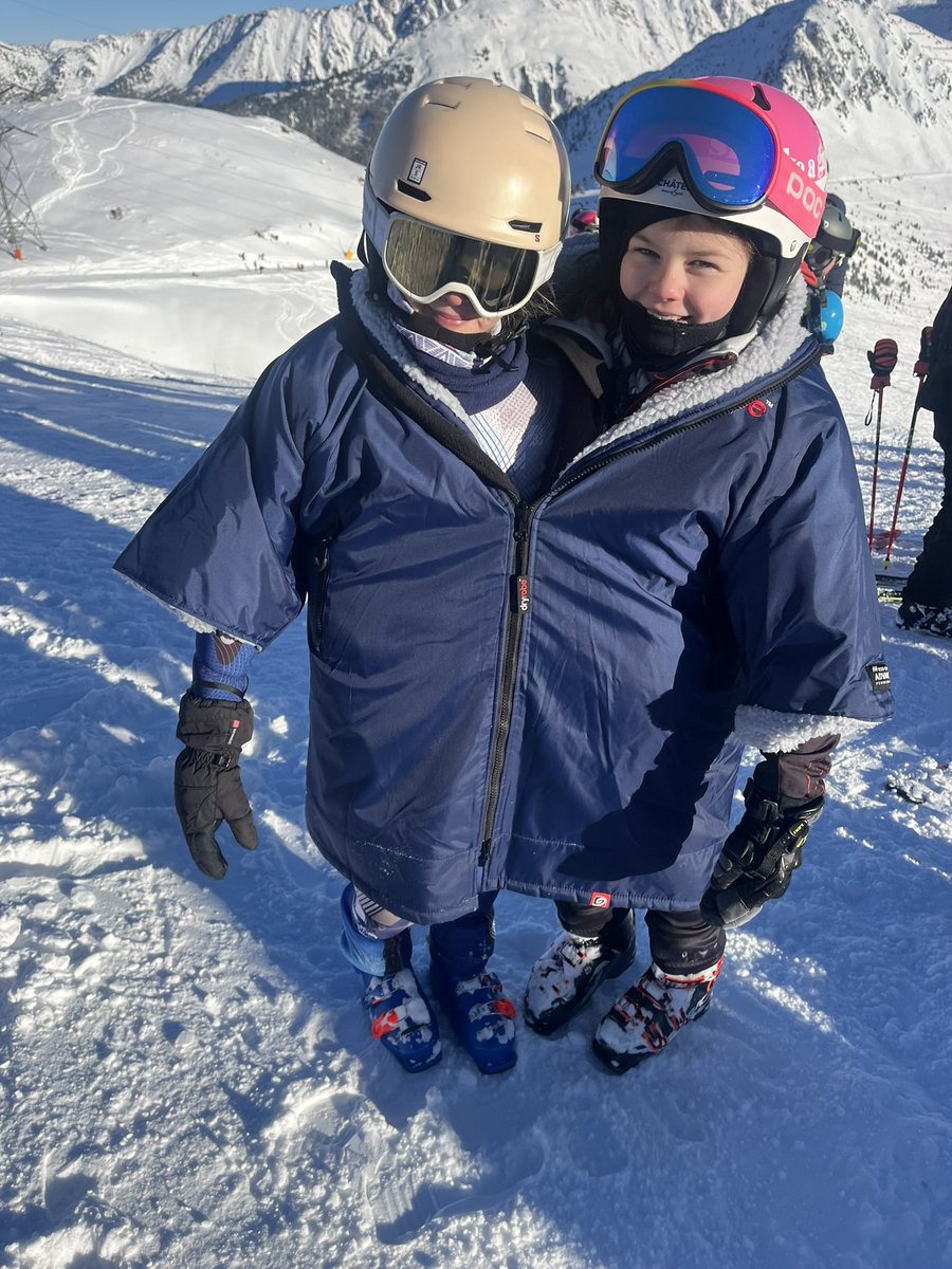 Sally Maclean (@sally_maclean) on Twitter photo Friends keeping each other warm between their slalom races - Beth and Sophie #bbcskisunday #skisunday #skisocial <a href="/ChemmySki/">Chemmy Alcott OLY</a> Friends keeping each other warm between their slalom races - Beth and Sophie #bbcskisunday #skisunday #skisocial <a href="/ChemmySki/">Chemmy Alcott OLY</a>