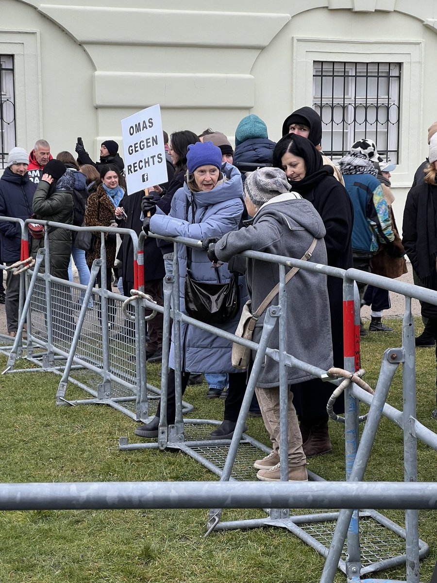 PeterSitte's tweet image. Pfeifkonzert statt Sternsinger #w0601 vorm BKA