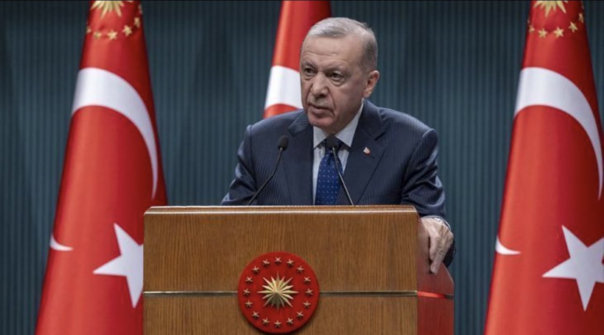 Cumhurbaşkanı Erdoğan başkanlığında bugün yılın ilk kabine toplantısı Beştepe'de yapılacak. Toplantının öncelikli gündeminde memur ve emekli maaşlarına yapılması beklenen refah payı artışı var.
Gündeme Türkiye’de bilimsel üretkenlik artışı için AKADEMİK ZAM’da eklenmelidir.