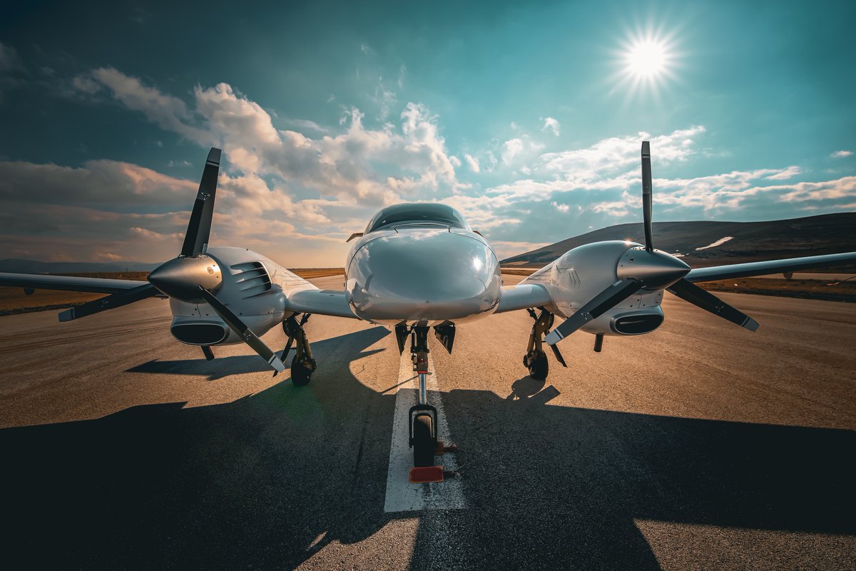ktokaratay's tweet photo. Kanatlarımızı gökyüzüne açmaya sevdalıyız. 🤩✈️
📍Havacılık Eğitim Kampüsü
#KTOKaratayÜniversitesi #Pilotaj #DiamondDA42 #MutluHaftalar https://t.co/pBPIz4Jsc6