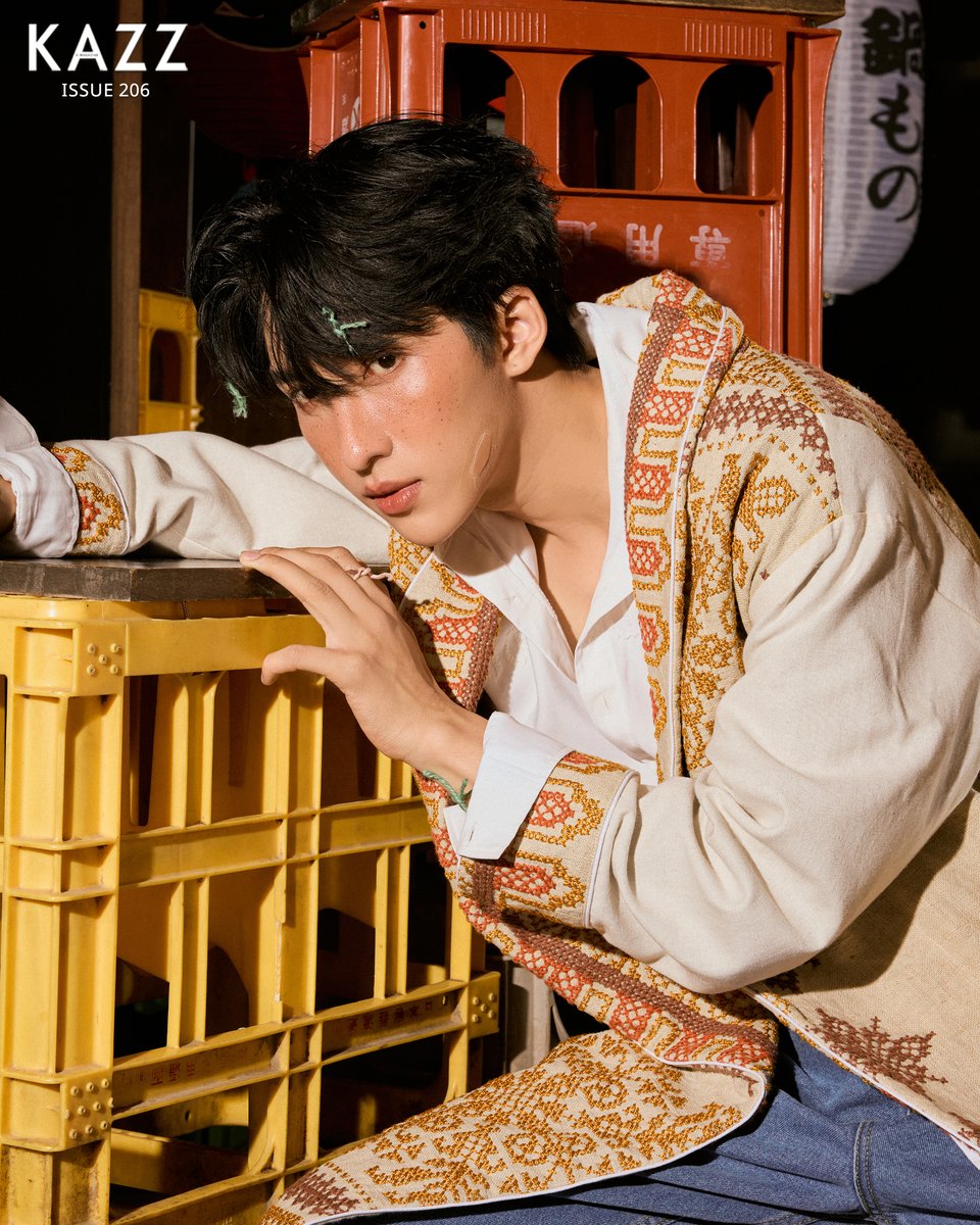 Kazzmagazine's tweet photo. #KAZZxBossNoeul
ลุคนี้ขอยอม! ความหล่อของ 'บอส - โนอึล' บนปก KAZZ MAGAZINE issue.206 ยังไม่หมดแค่นี้แน่นอน พรีออเดอร์กันด่วน!! 🔥💥
➖พรีออเดอร์ : https://t.co/E1xJw9Cj8A
➖Foreigners : https://t.co/S3S34ZzNye
#KAZZMAGAZINE #BossNoeul #บอสโนอึล https://t.co/lbHvJE1weB