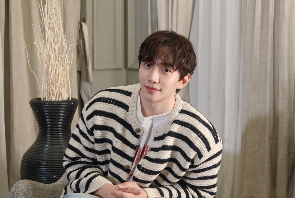 follow_leejunho's tweet photo. SBS <꼬리에 꼬리를 무는 그날 이야기>
새해 첫 이야기 친구로 활약한 이준호 💎

#이준호 #LEEJUNHO
#준호 #JUNHO
#꼬리에꼬리를무는그날이야기 #꼬꼬무 https://t.co/TrmyA4H3sP