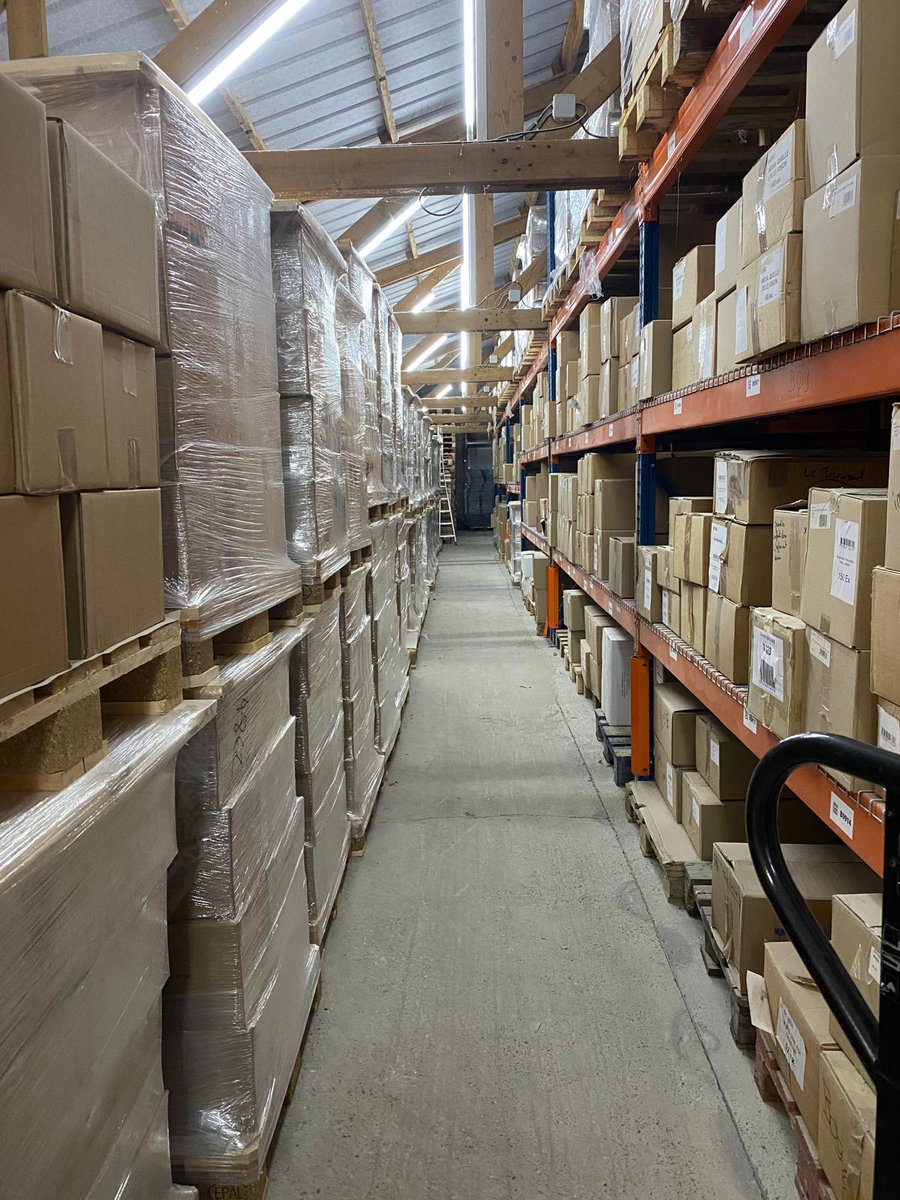 Chuuut ! 🤫
Il ne faut pas distraire Alex et Joël qui sont en train de compter les livres.

Petit retour sur l'inventaire de la semaine passée.