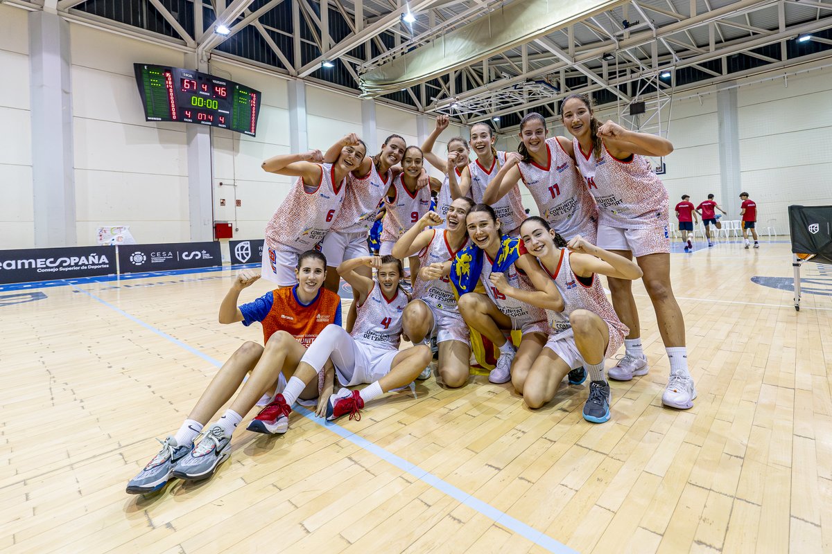 #KDTINF2025 | Semifinales y Puestos 5º al 8º  
📺 canalfeb.tv 

⏰ 15:30 Semifinales. Andalucía – Infantil Fem
⏰ 15:30 5º al 8º. Cadete Masc – Aragón
⏰ 15:30 5º al 8º. Cadete Fem – Castilla y León
⏰ 17:30 h. Semifinales. Infantil Masc – Andalucía