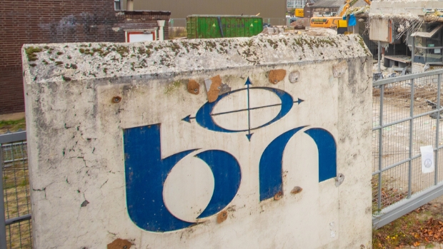 Preventieve dwangsom moet monumentaal BNI-gebouw beschermen -  huizernieuws.nl/l/348914