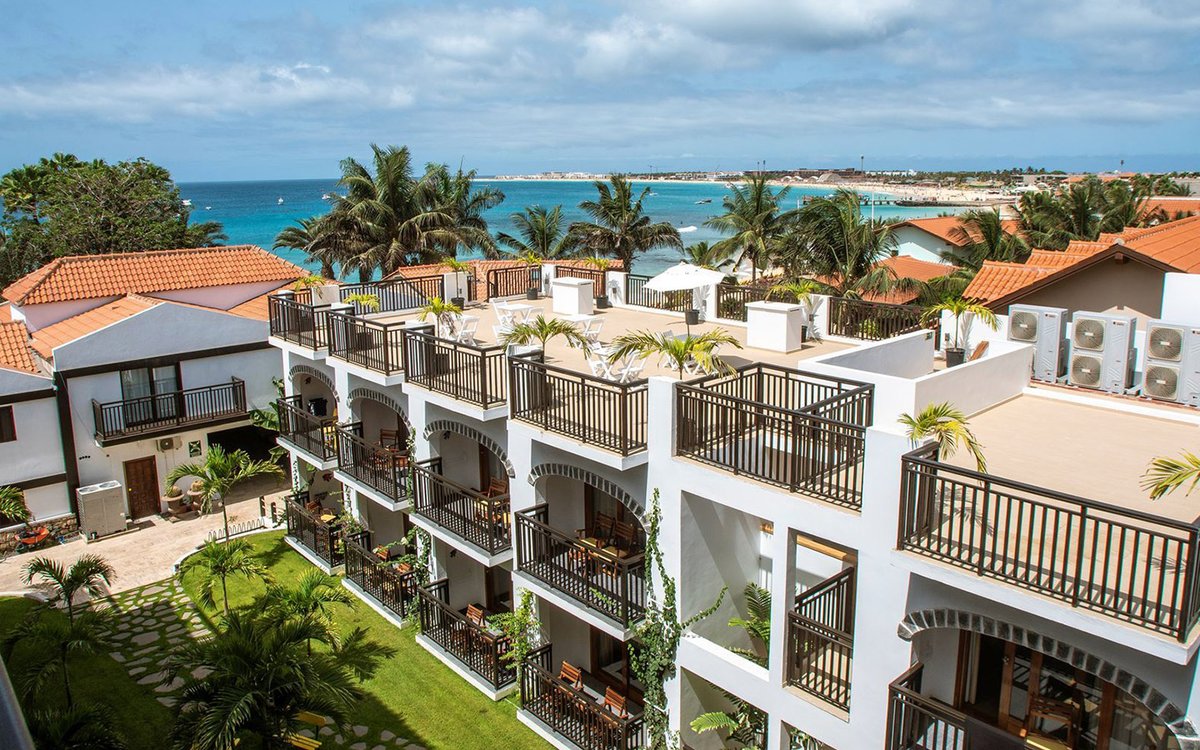 📢 Deal vd week! Bij het Odjo d’Agua hotel verblijf je op de ideale locatie in Santa Maria, pál aan een prachtig zandstrand 🏖️ Boek nu 8 dagen incl. ontbijt, retourvlucht &amp; transfers vanaf €1051 p.p. ✈️ kaapverdie.nl/vakantie/odjo-… #kaapverdië #kaapverdie