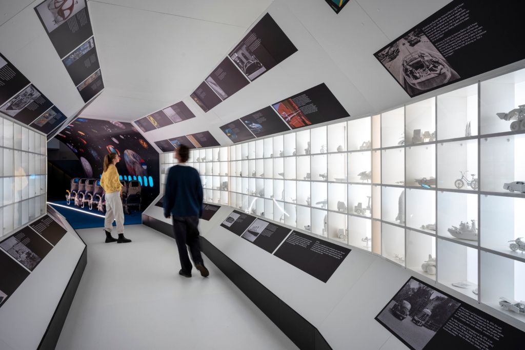 In een slaperige buitenwijk van Eindhoven staat al zestig jaar een reusachtige vliegende schotel: het Evoluon. Ooit door Philips gebouwd als wetenschapsmuseum is het vandaag onder de naam Next Nature Museum een showcase voor toekomstscenario’s. 
buff.ly/4j3MZCg