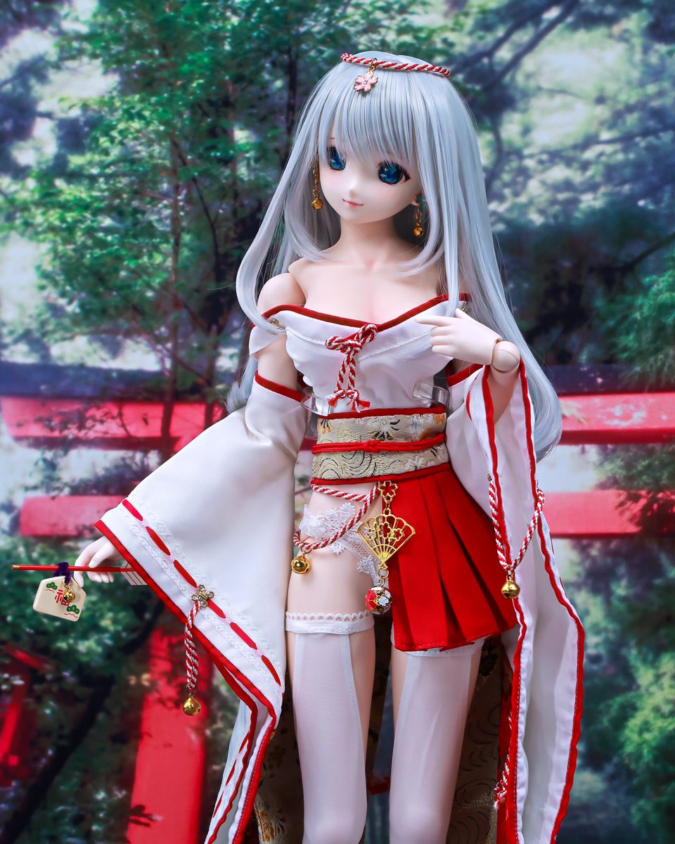 kitikuoumotokun's tweet photo. Head DDH-06 𝕐𝕒𝕞𝕚✩.*˚様
Wig #ロンシュカ 様 Layer style
Body DD2.0+#いもねこどーる 様L胸
Clothes #MVStudio 様 "虹の蝶"
Shorts #CoolcatTW 様 YD-65
巫女と言えばStudio e・go!の
”神楽”シリーズを思い出しちゃう…
(*♥¡¡♥)ブーッッ
#やみの娘 #うちのこかわいい https://t.co/tWVwsg1fLf